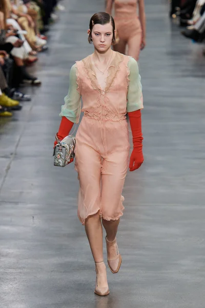 Look 3